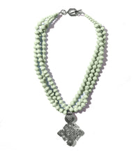 Load image into Gallery viewer, Collar Necklace with Star Pendant